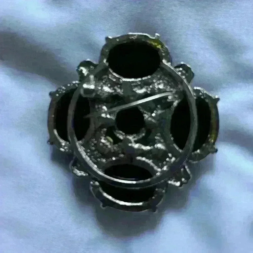 Vintage Onyx and Crystal Brooch. - Picture 5 of 5